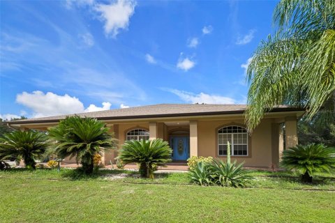House in Winter Haven, Florida 4 bedrooms, 236.81 sq.m. № 1915881 - photo 3