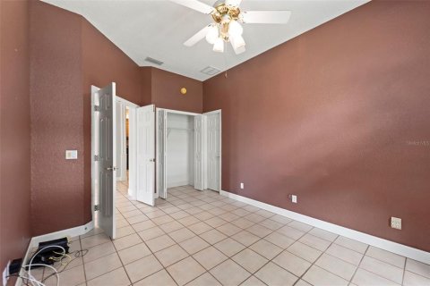 House in Winter Haven, Florida 4 bedrooms, 236.81 sq.m. № 1915881 - photo 25