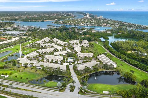 Townhouse in Jupiter, Florida 3 bedrooms, 149.67 sq.m. № 2170092 - photo 2
