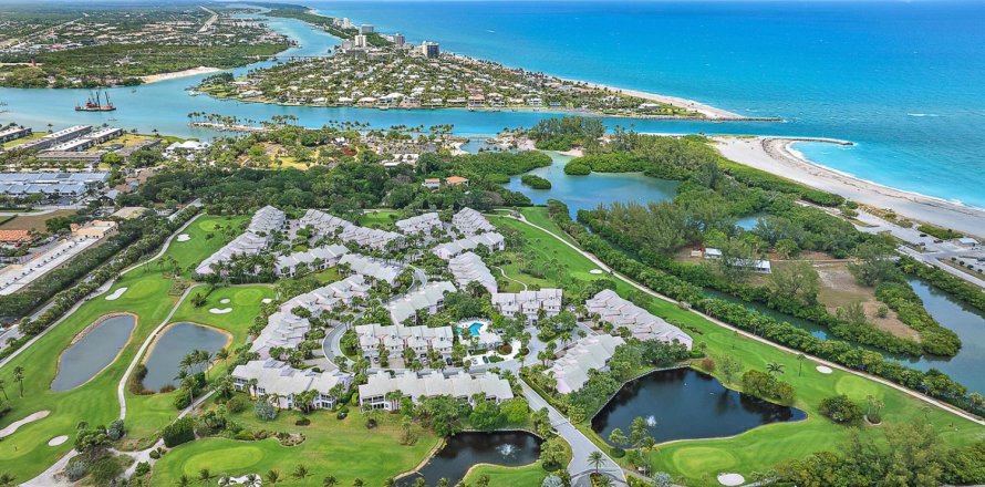 Townhouse in Jupiter, Florida 3 bedrooms, 149.67 sq.m. № 2170092