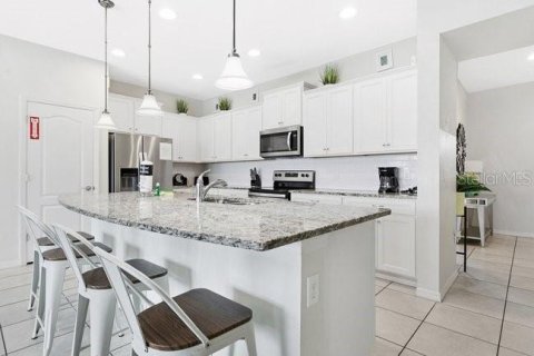 Townhouse in Kissimmee, Florida 5 bedrooms, 210.24 sq.m. № 2102488 - photo 5