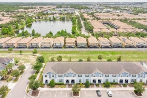 Townhouse in Kissimmee, Florida 5 bedrooms, 210.24 sq.m. № 2102488 - photo 3