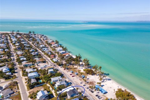House in Anna Maria, Florida 4 bedrooms, 196.21 sq.m. № 2349761 - photo 3