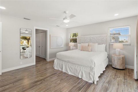 House in Anna Maria, Florida 4 bedrooms, 196.21 sq.m. № 2349761 - photo 27