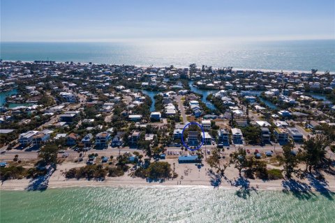 House in Anna Maria, Florida 4 bedrooms, 196.21 sq.m. № 2349761 - photo 6