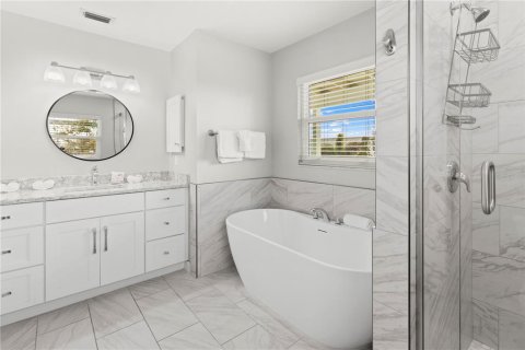 House in Anna Maria, Florida 4 bedrooms, 196.21 sq.m. № 2349761 - photo 29