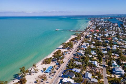 House in Anna Maria, Florida 4 bedrooms, 196.21 sq.m. № 2349761 - photo 7