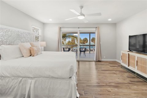 House in Anna Maria, Florida 4 bedrooms, 196.21 sq.m. № 2349761 - photo 26