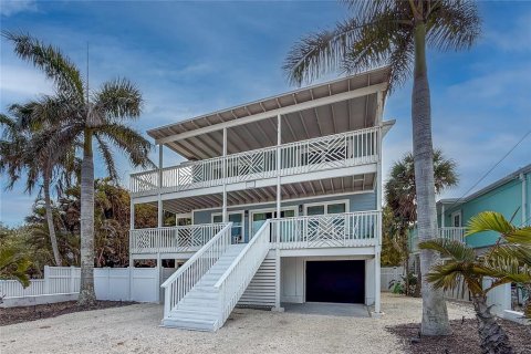 House in Anna Maria, Florida 4 bedrooms, 196.21 sq.m. № 2349761 - photo 2