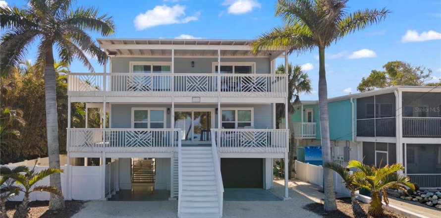 House in Anna Maria, Florida 4 bedrooms, 196.21 sq.m. № 2349761