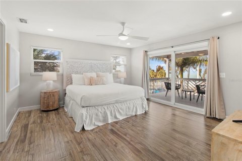 House in Anna Maria, Florida 4 bedrooms, 196.21 sq.m. № 2349761 - photo 25