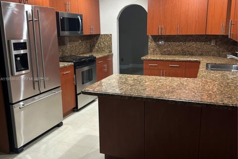 House in Miami, Florida 4 bedrooms, 176.05 sq.m. № 2009686 - photo 7