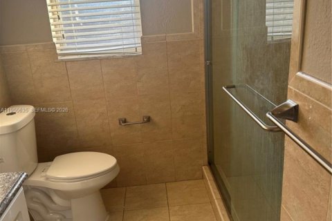 House in Miami, Florida 4 bedrooms, 176.05 sq.m. № 2009686 - photo 12