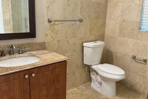 House in Miami, Florida 4 bedrooms, 176.05 sq.m. № 2009686 - photo 16