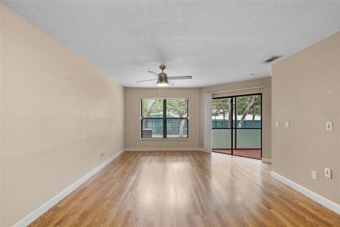 Condo in Orlando, Florida, 2 bedrooms  № 1669990 - photo 6