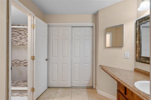 Condo in Orlando, Florida, 2 bedrooms  № 1669990 - photo 20