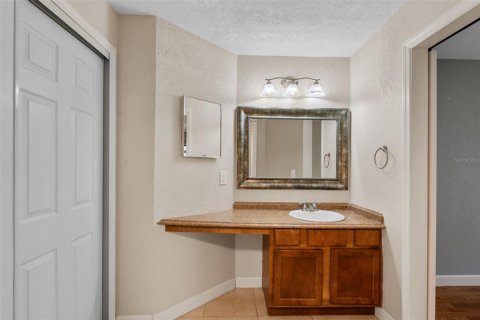 Condo in Orlando, Florida, 2 bedrooms  № 1669990 - photo 19
