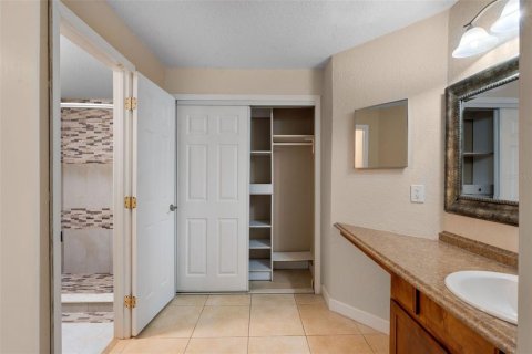 Condo in Orlando, Florida, 2 bedrooms  № 1669990 - photo 21