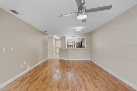 Condo in Orlando, Florida, 2 bedrooms  № 1669990 - photo 8