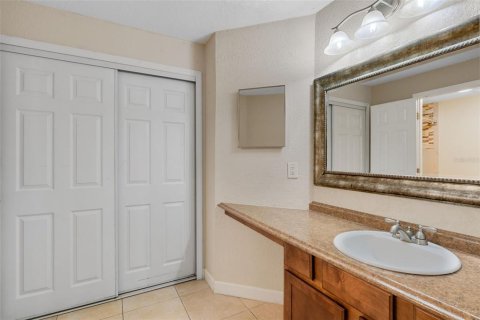 Condo in Orlando, Florida, 2 bedrooms  № 1669990 - photo 18