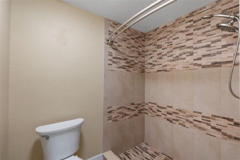 Condo in Orlando, Florida, 2 bedrooms  № 1669990 - photo 22
