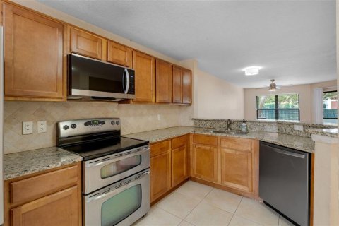 Condo in Orlando, Florida, 2 bedrooms  № 1669990 - photo 12