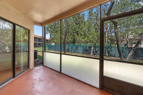 Condo in Orlando, Florida, 2 bedrooms  № 1669990 - photo 28