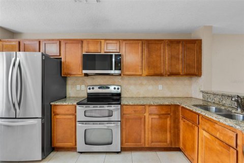 Condo in Orlando, Florida, 2 bedrooms  № 1669990 - photo 10