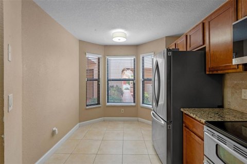 Condo in Orlando, Florida, 2 bedrooms  № 1669990 - photo 11