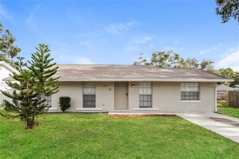 Casa en alquiler en Brandon, Florida, 3 dormitorios, 125.7 m2 № 1906851 - foto 1