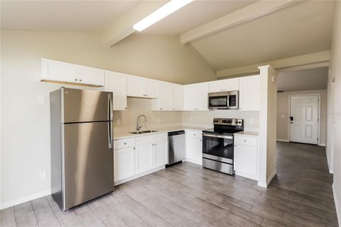 Casa en alquiler en Brandon, Florida, 3 dormitorios, 125.7 m2 № 1906851 - foto 6