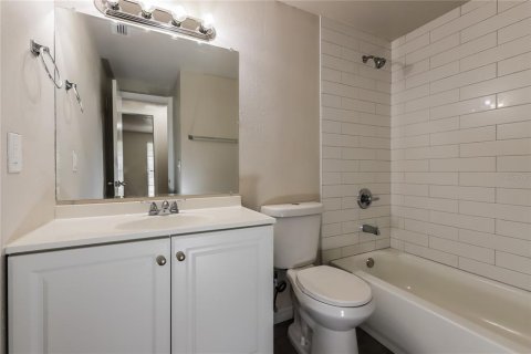 Casa en alquiler en Brandon, Florida, 3 dormitorios, 125.7 m2 № 1906851 - foto 13