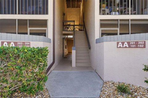 Condominio en venta en Port Charlotte, Florida, 2 dormitorios, 83.52 m2 № 2231517 - foto 3