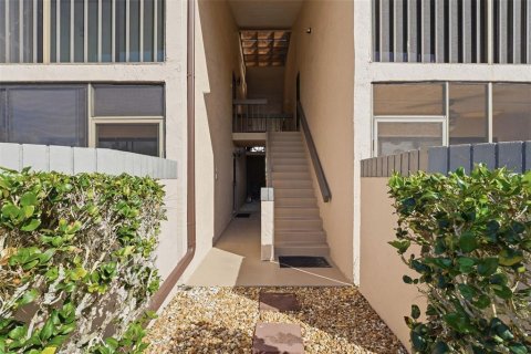 Condominio en venta en Port Charlotte, Florida, 2 dormitorios, 83.52 m2 № 2231517 - foto 9
