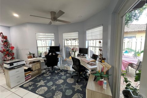 House in Miami, Florida 4 bedrooms, 224.92 sq.m. № 2018038 - photo 26