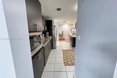 House in Miami, Florida 4 bedrooms, 224.92 sq.m. № 2018038 - photo 16