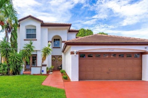 House in Miami, Florida 4 bedrooms, 224.92 sq.m. № 2018038