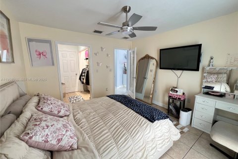 House in Miami, Florida 4 bedrooms, 224.92 sq.m. № 2018038 - photo 29