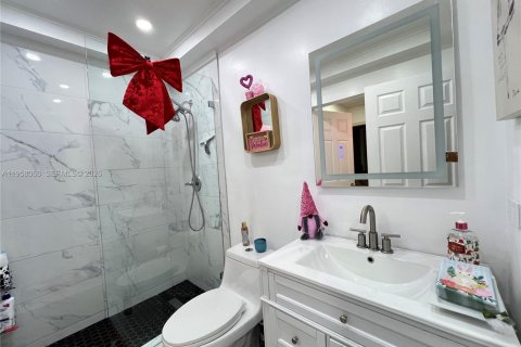 House in Miami, Florida 4 bedrooms, 224.92 sq.m. № 2018038 - photo 27