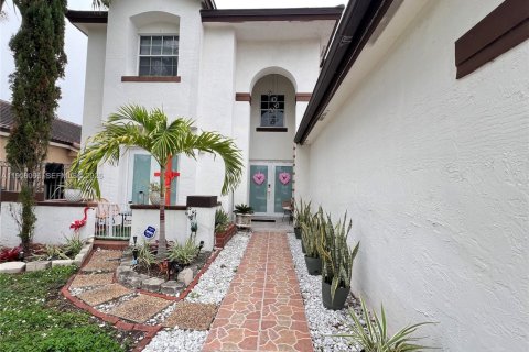 House in Miami, Florida 4 bedrooms, 224.92 sq.m. № 2018038 - photo 6