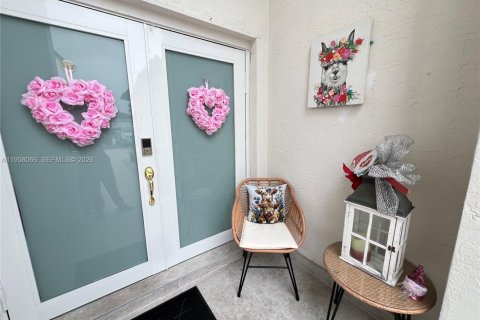 House in Miami, Florida 4 bedrooms, 224.92 sq.m. № 2018038 - photo 5