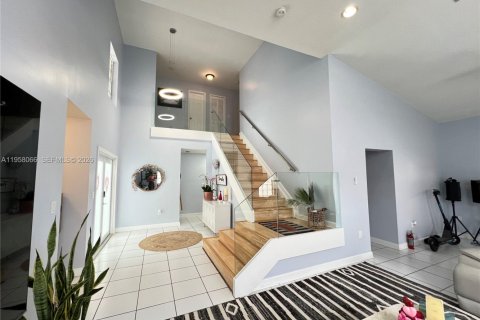 House in Miami, Florida 4 bedrooms, 224.92 sq.m. № 2018038 - photo 30