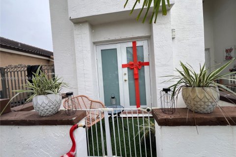 House in Miami, Florida 4 bedrooms, 224.92 sq.m. № 2018038 - photo 7