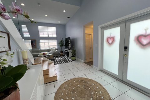 House in Miami, Florida 4 bedrooms, 224.92 sq.m. № 2018038 - photo 13