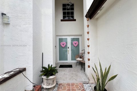 House in Miami, Florida 4 bedrooms, 224.92 sq.m. № 2018038 - photo 3