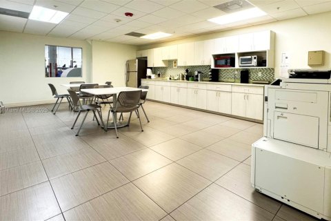 Commercial property in Opa-locka, Florida № 1958162 - photo 19