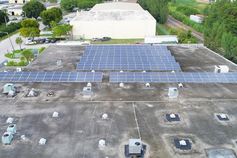 Commercial property in Opa-locka, Florida № 1958162 - photo 4