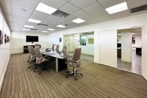 Commercial property in Opa-locka, Florida № 1958162 - photo 24