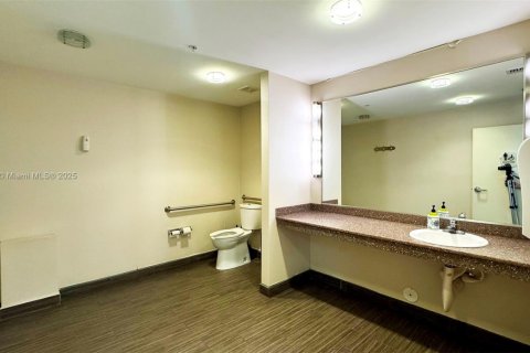 Commercial property in Opa-locka, Florida № 1958162 - photo 26