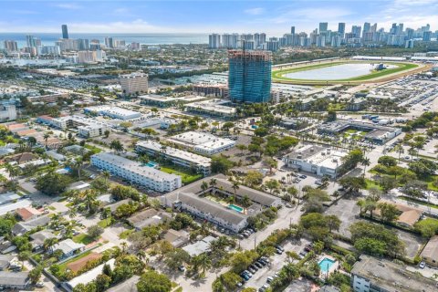 Condo in Hallandale Beach, Florida, 1 bedroom  № 1812183 - photo 23